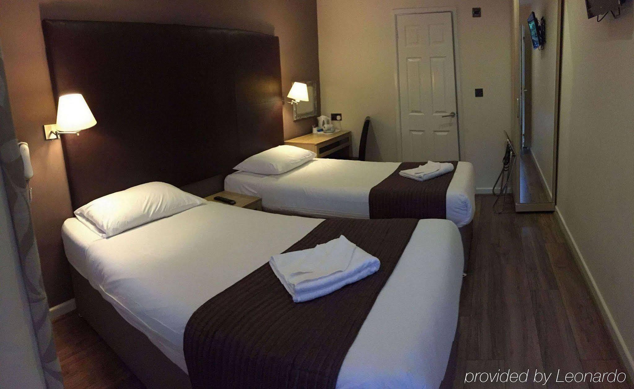 Gatwick Belmont Hotel Horley Bagian luar foto